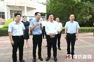 要布置战术？对阵辽宁北京总教练许利民直接坐在乔里欧旁边